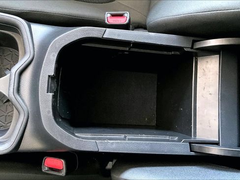 Used 2021 Toyota RAV4 LE FWD image 12