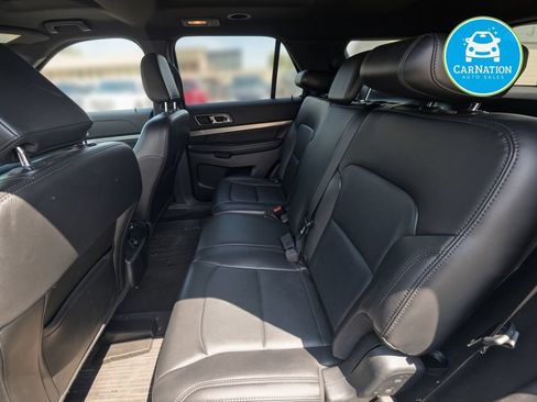 Used 2018 Ford Explorer XLT w/ Equipment Group 202A AWD/4WD image 6