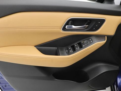 Used 2023 Nissan Rogue Platinum w/ Platinum Premium Package image 16