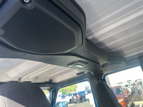 Used 2022 Jeep Wrangler Unlimited Sport image 17