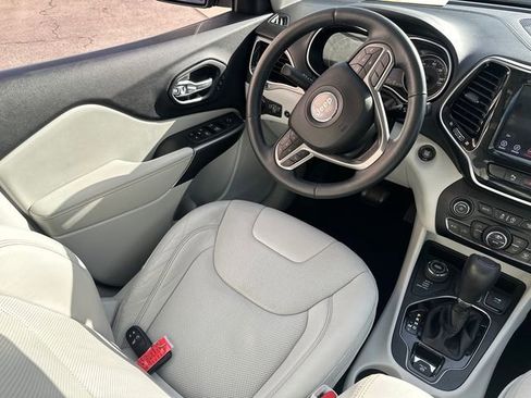 Used 2019 Jeep Cherokee Limited w/ Luxury Group image 23