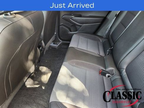 Used 2024 Chevrolet Trax LT w/ Sunroof Package image 39