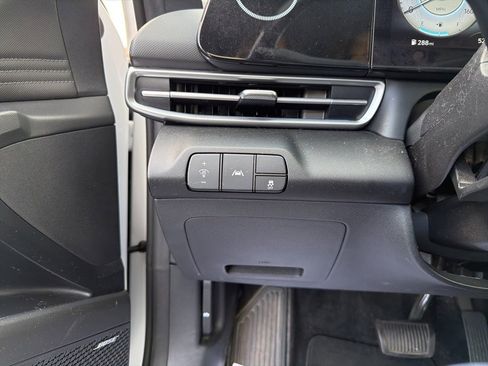 Used 2022 Hyundai Elantra Limited image 29