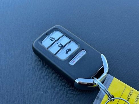 Used 2014 Honda Odyssey Touring Elite image 16