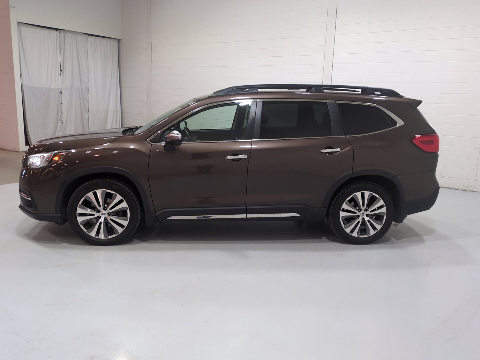 Used 2019 Subaru Ascent Touring w/ Popular Package #2 AWD/4WD image 6