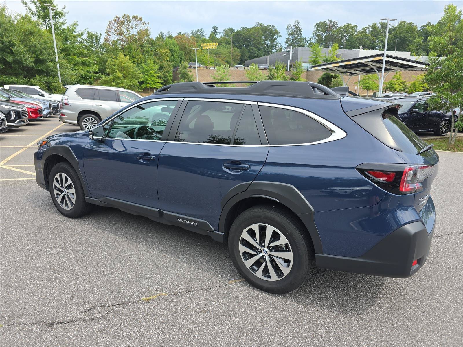 Used 2024 Subaru Outback Premium AWD/4WD image 5