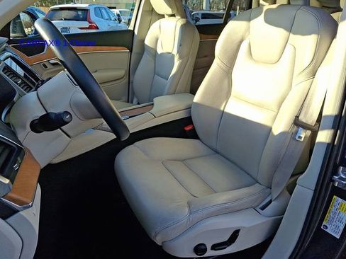 Used 2022 Volvo XC90 T8 Inscription Expression w/ Climate Package image 16