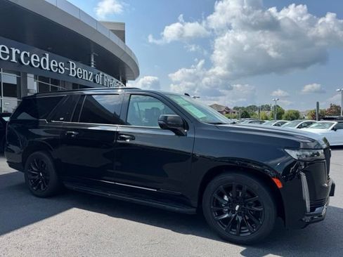 Used 2021 Cadillac Escalade ESV Sport Platinum w/ LPO, ONYX Package AWD/4WD image 1