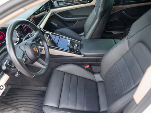 Used 2024 Porsche Panamera image 9