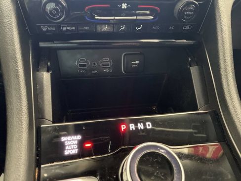 Used 2024 Jeep Grand Cherokee L Limited AWD/4WD image 45