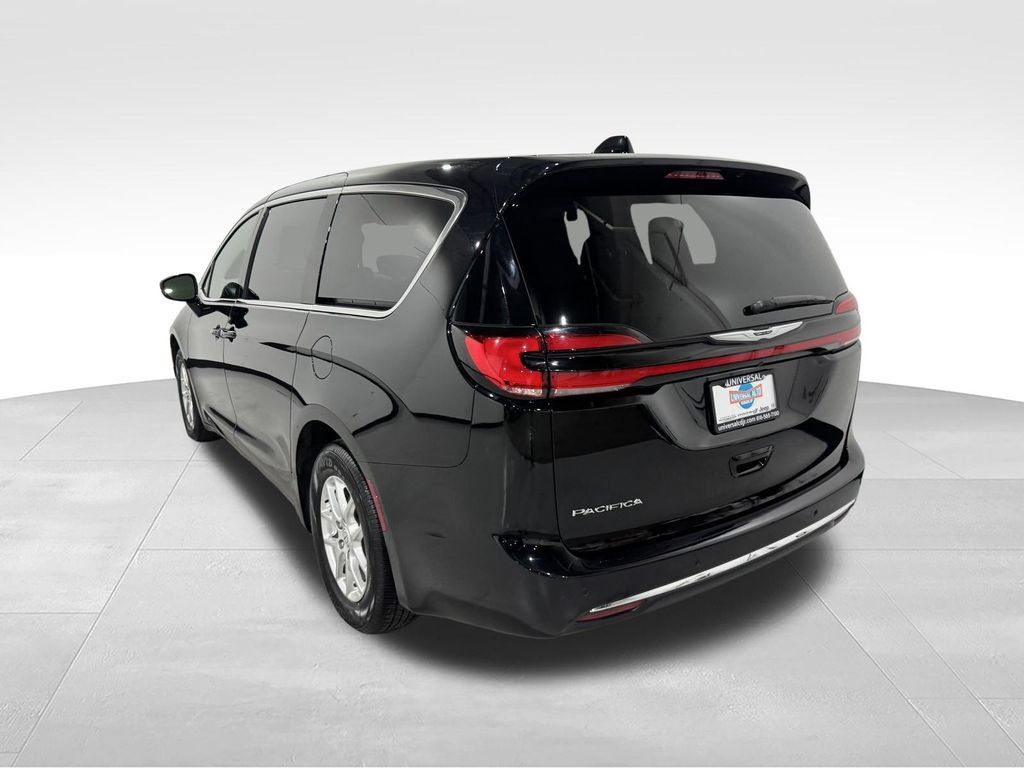 Used 2025 Chrysler Pacifica Select FWD image 36