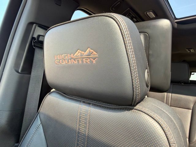 Used 2025 Chevrolet Suburban High Country AWD/4WD image 49