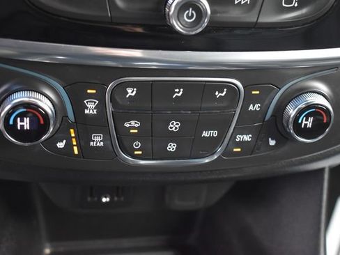 Used 2023 Chevrolet Traverse LT AWD/4WD image 34