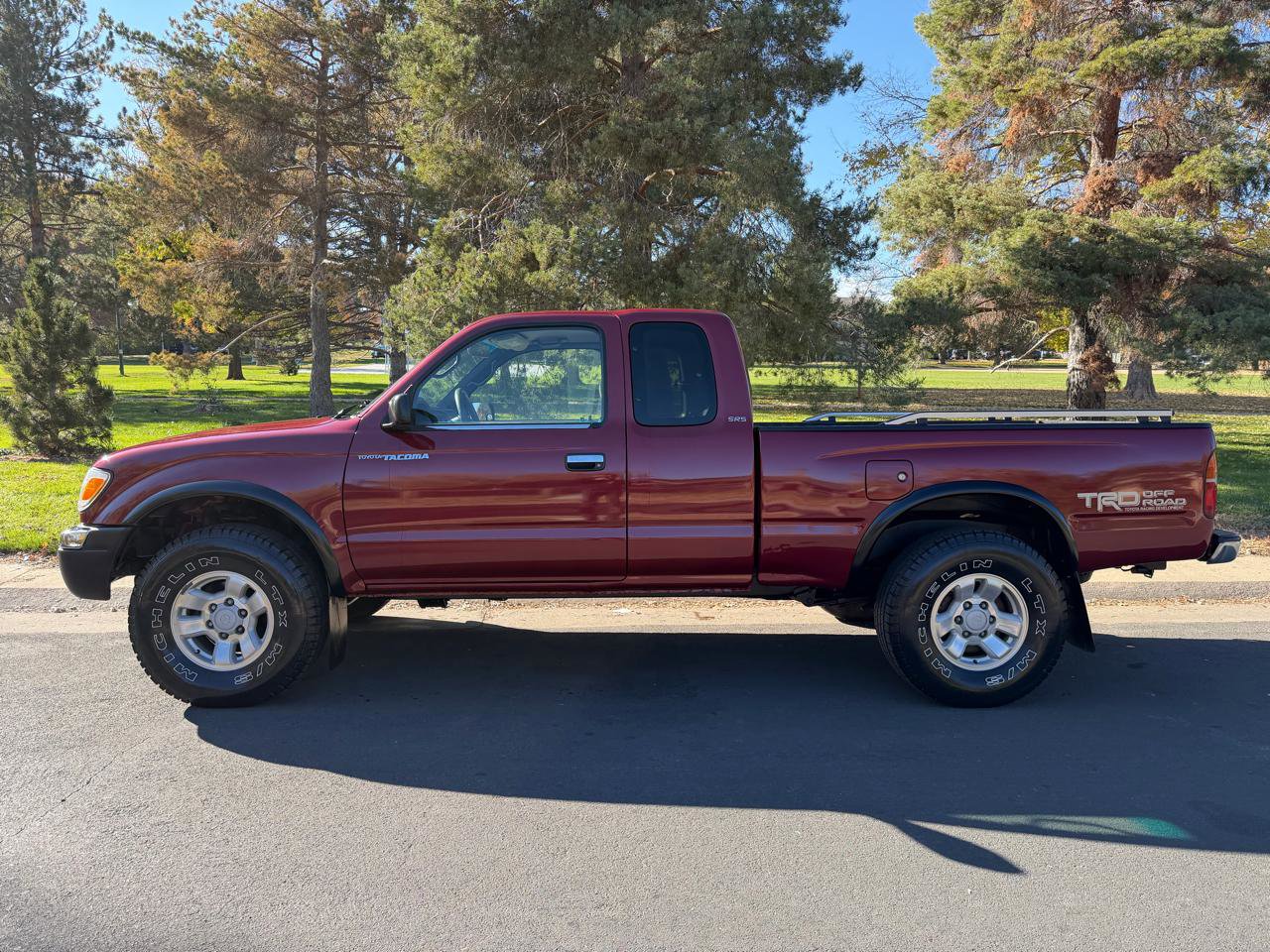 Used 1999 Toyota Tacoma 4x4 Xtracab V6 w/ SR5 Pkg image 2
