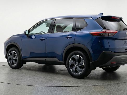 Used 2025 Nissan Rogue SV AWD/4WD image 6