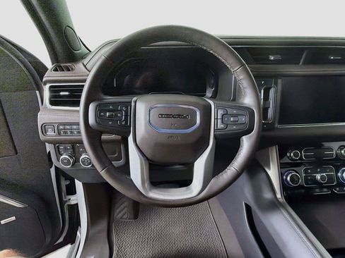 Used 2024 GMC Yukon Denali AWD/4WD image 11