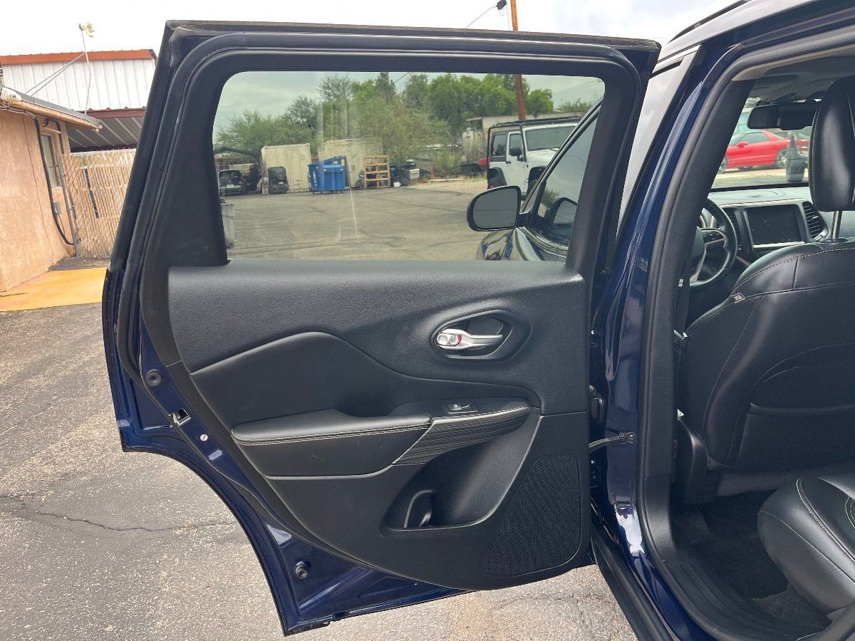 Used 2015 Jeep Cherokee Limited AWD/4WD image 32