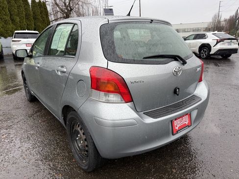 Used 2011 Toyota Yaris 4-Door Hatchback image 6