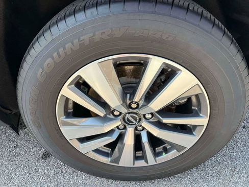 Used 2023 Nissan Pathfinder SL w/ Black Appearance Package AWD/4WD image 35