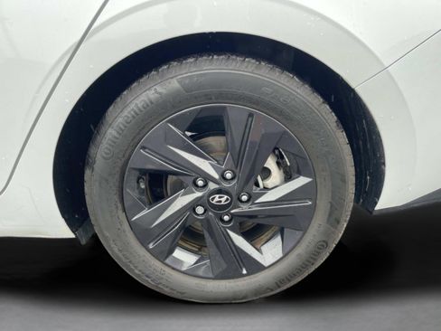 Used 2023 Hyundai Elantra SEL image 11