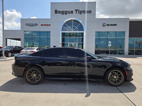 Used 2022 Dodge Charger R/T w/ Blacktop Package RWD image 2