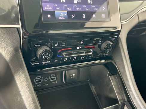 Used 2023 Jeep Grand Cherokee Laredo w/ Luxury Tech Group I image 15