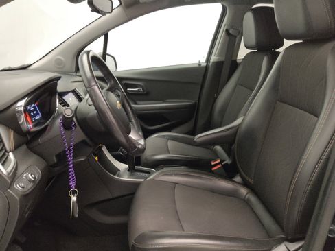Used 2021 Chevrolet Trax LT w/ Driver Confidence Package FWD image 17