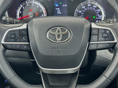 Used 2022 Toyota Highlander LE image 12