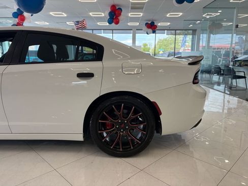 Used 2019 Dodge Charger SXT RWD image 7