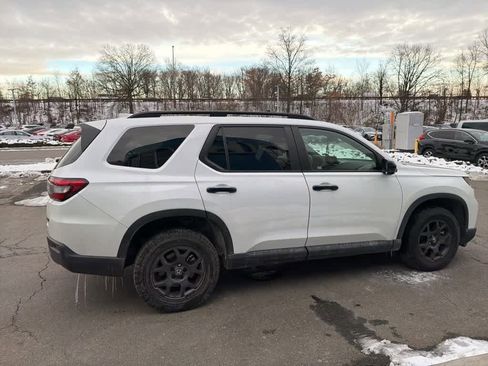 Used 2023 Honda Pilot TrailSport image 19
