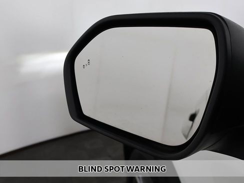 Used 2022 Ford Explorer XLT w/ Equipment Group 202A image 5