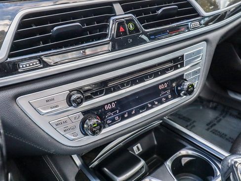 Used 2017 BMW 750i xDrive image 19