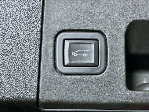 Used 2024 Cadillac XT4 Premium Luxury image 27