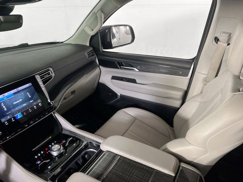 Used 2022 Jeep Wagoneer Series III AWD/4WD image 24