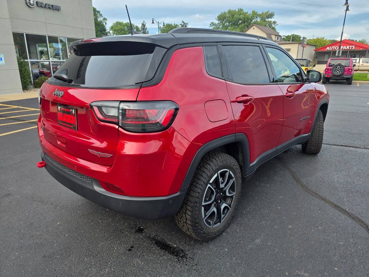 Used 2025 Jeep Compass Trailhawk w/ Trailhawk Elite Group AWD/4WD image 12