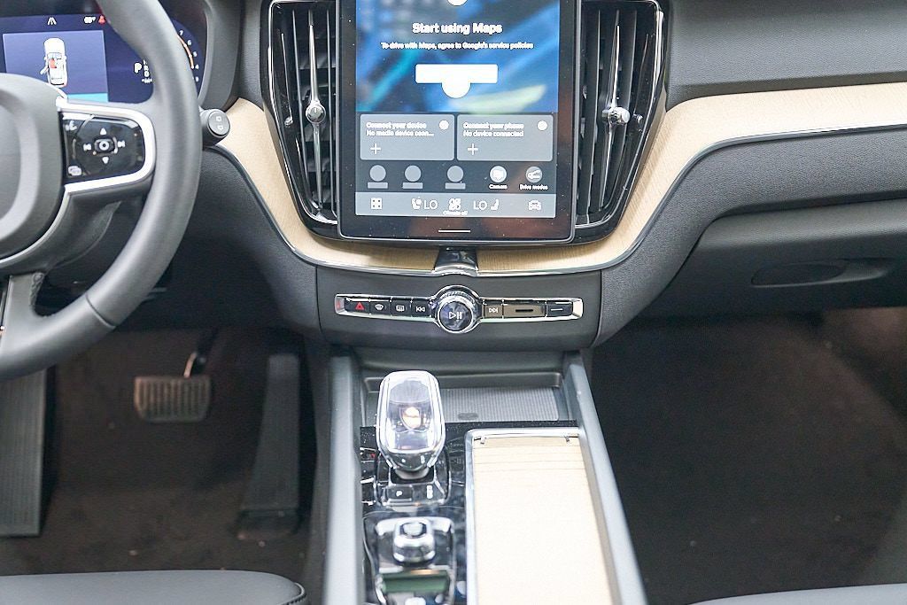 New 2026 Volvo XC60 B5 Plus w/ Climate Package AWD/4WD image 28