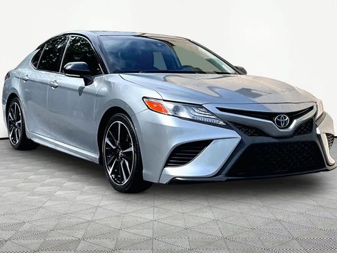 Used 2019 Toyota Camry XSE FWD image 3