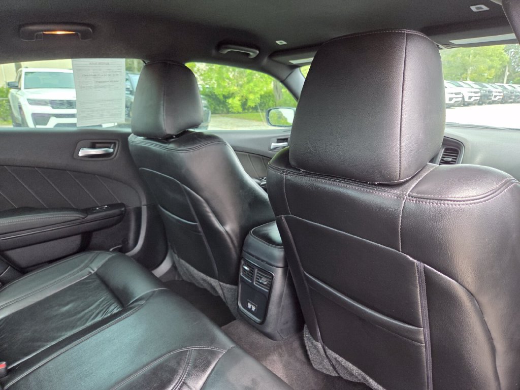 Used 2020 Dodge Charger SXT w/ Blacktop Package RWD image 17