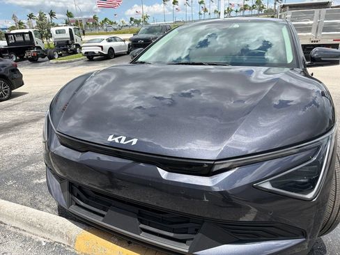 Used 2025 Kia EV6 Light RWD image 2