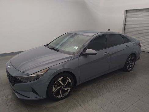 Used 2023 Hyundai Elantra SEL w/ Convenience Package FWD image 2