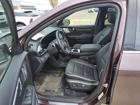 Used 2026 Buick Enclave Avenir AWD/4WD image 5