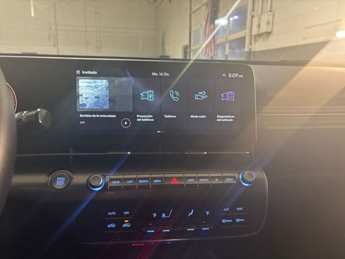 Used 2025 Hyundai Kona SEL image 18