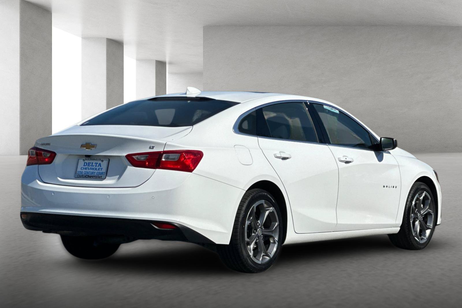 Used 2024 Chevrolet Malibu LT FWD image 4