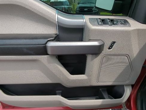Used 2019 Ford F150 XLT w/ Equipment Group 302A Luxury AWD/4WD image 12