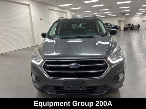 Used 2017 Ford Escape SE w/ SE Sport Appearance Package AWD/4WD image 2