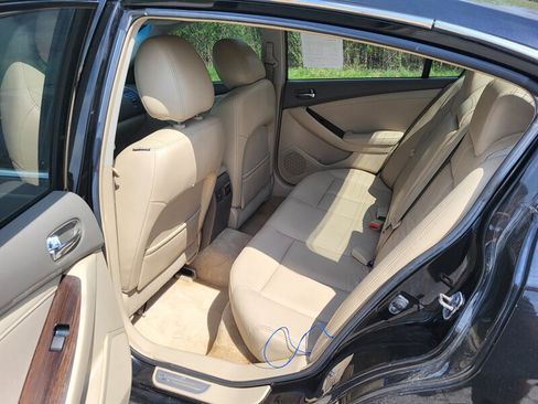 Used 2010 Nissan Altima 3.5 SR w/ Premium Pkg FWD image 13