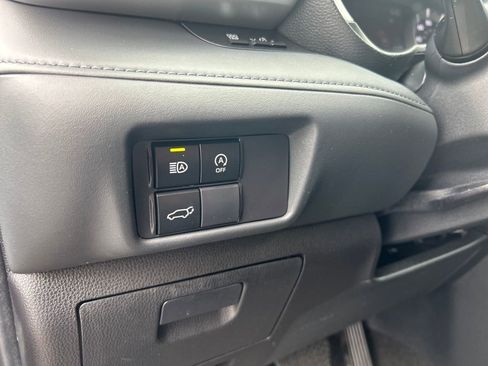 Certified 2023 Toyota Highlander XLE image 27