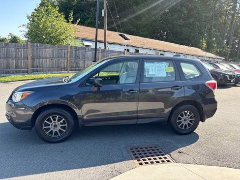 Used 2017 Subaru Forester 2.5i AWD/4WD image 4