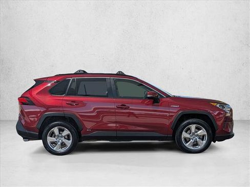 Used 2021 Toyota RAV4 XLE Premium AWD/4WD image 4