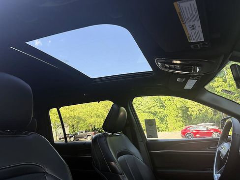 Used 2024 Jeep Grand Cherokee L Limited w/ Luxury Tech Group II AWD/4WD image 20